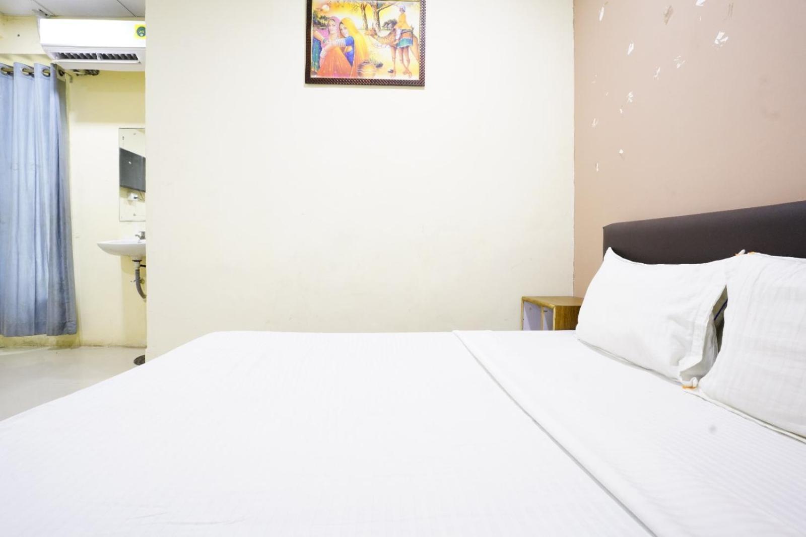 Hotel Nova Rooms Atlanta Shopping Surat Bagian luar foto